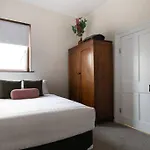 Cottage On King