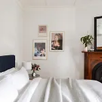 Stunning Heritage Home Near The Cbd