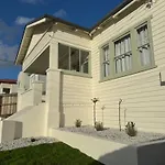 11Eardley - 2Bedroom House - Free Parking - 3 Minutes From Cbd