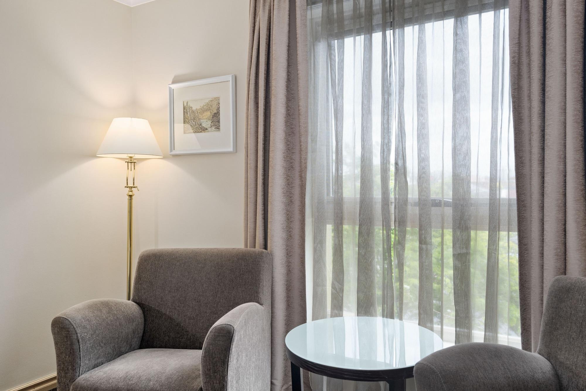 Grand Chancellor Hotel 4*