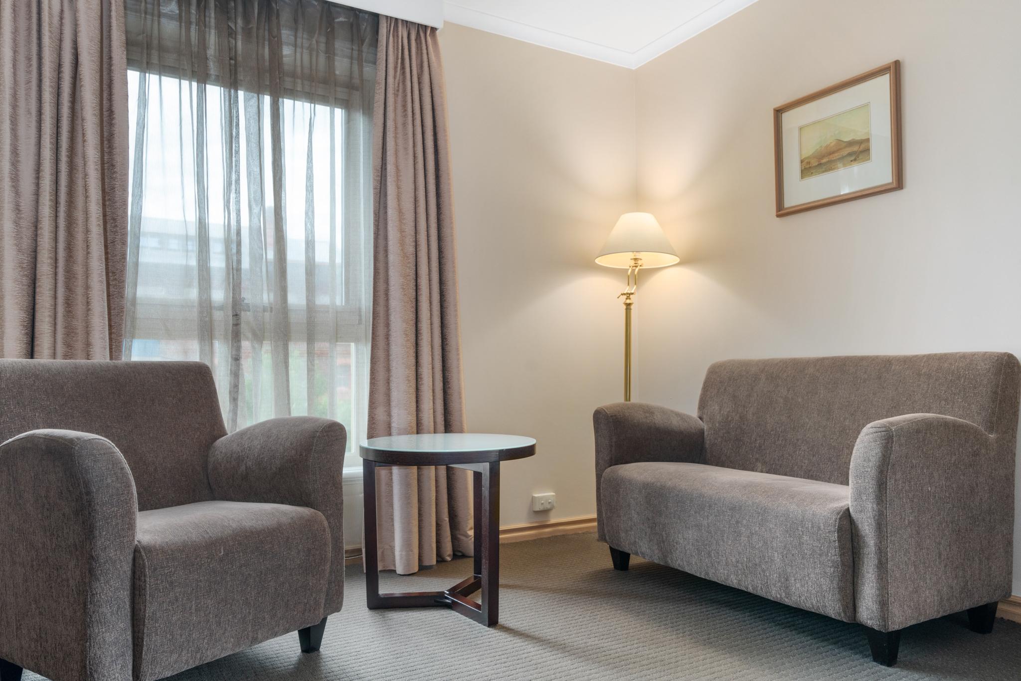 Grand Chancellor Hotel 4*