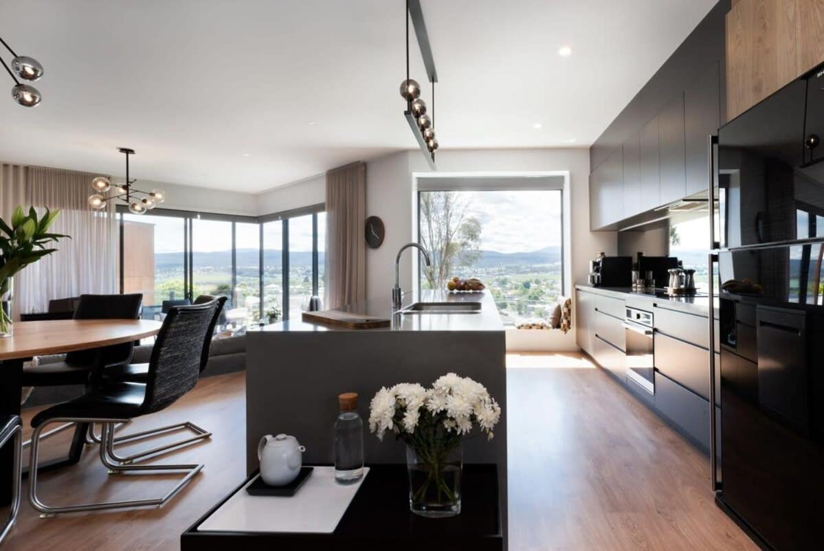 Holiday home Impressively Spacious Modern & Convenient