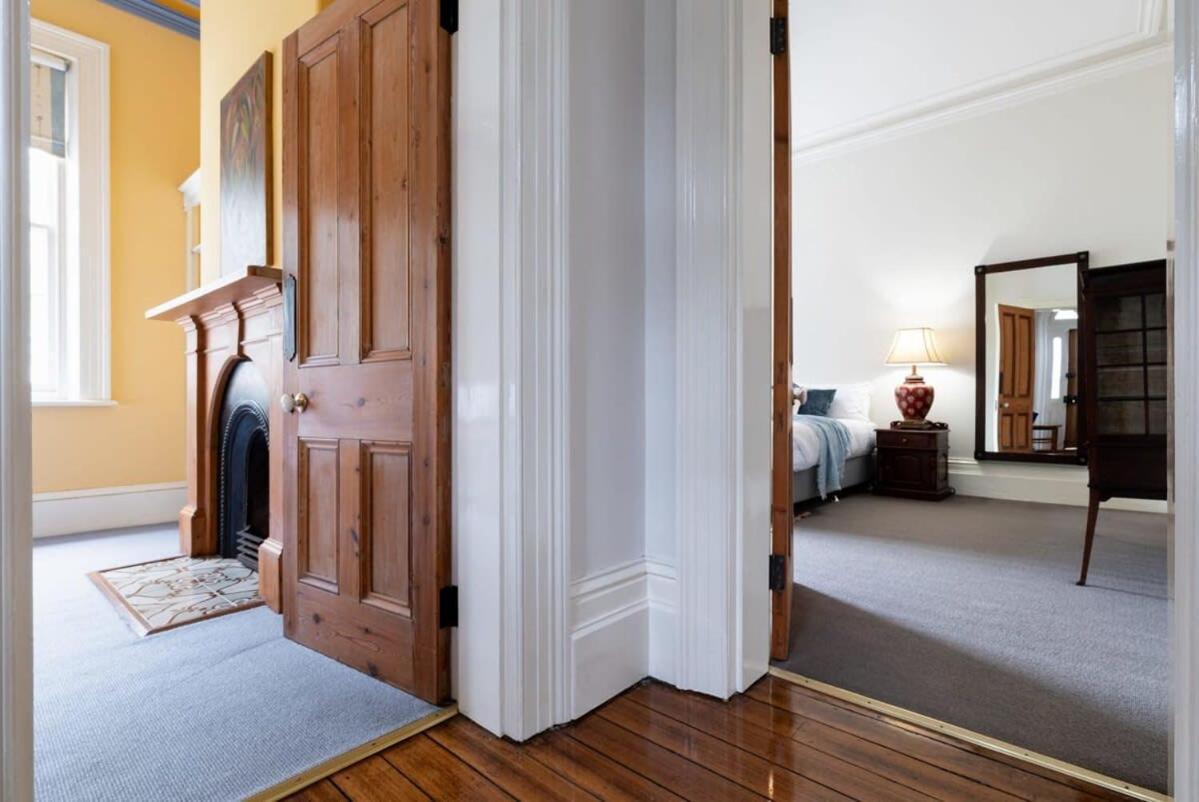 Holiday home Luxe Heritage On Balfour: A Time Traveller's Delight Launceston