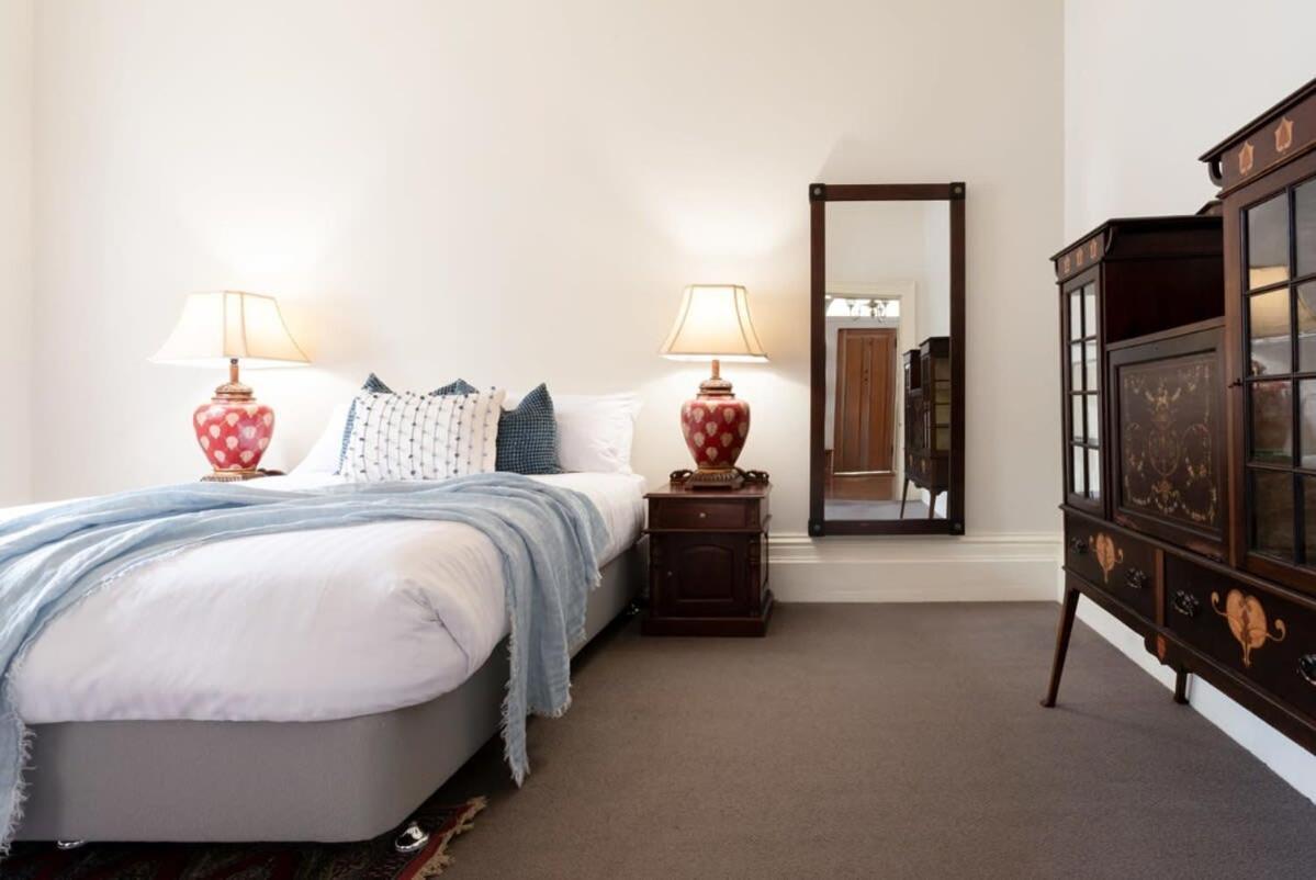 Holiday home Luxe Heritage On Balfour: A Time Traveller's Delight Launceston