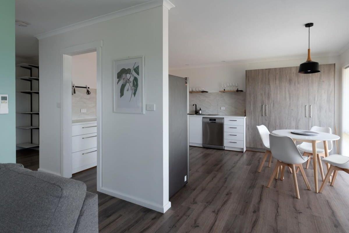 Cosy & Sweet: Near The Wifi & Parking Apartment *