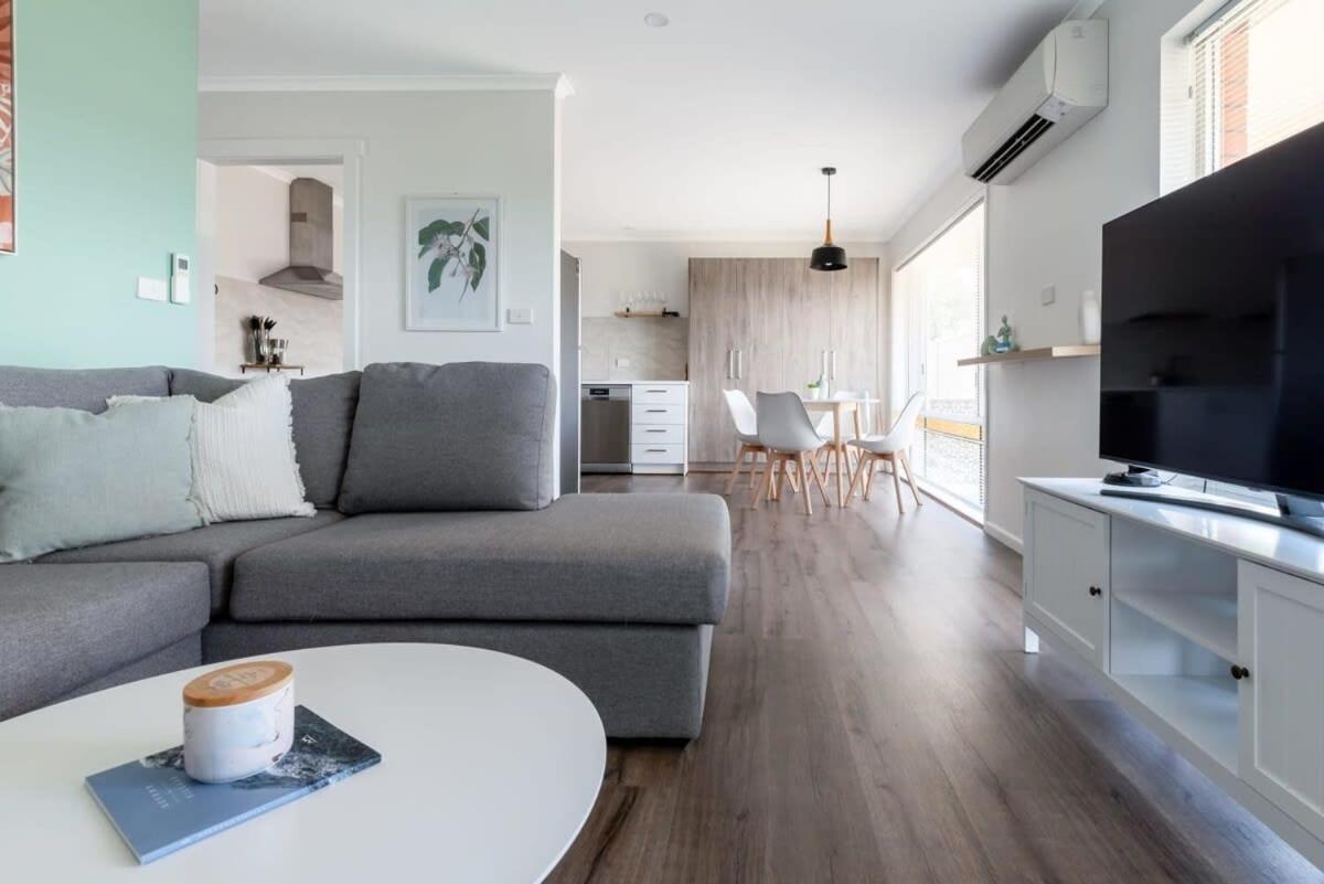 Cosy & Sweet: Near The Wifi & Parking Apartment Launceston