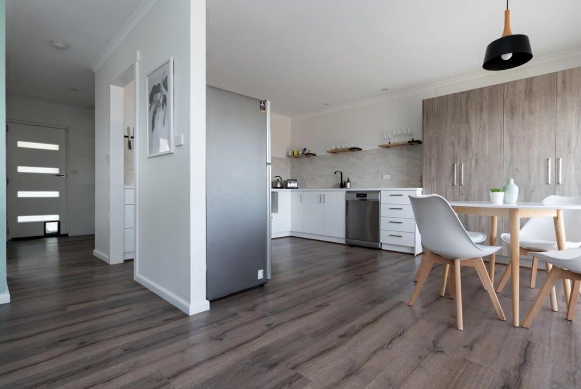 Cosy & Sweet: Near The Wifi & Parking Launceston