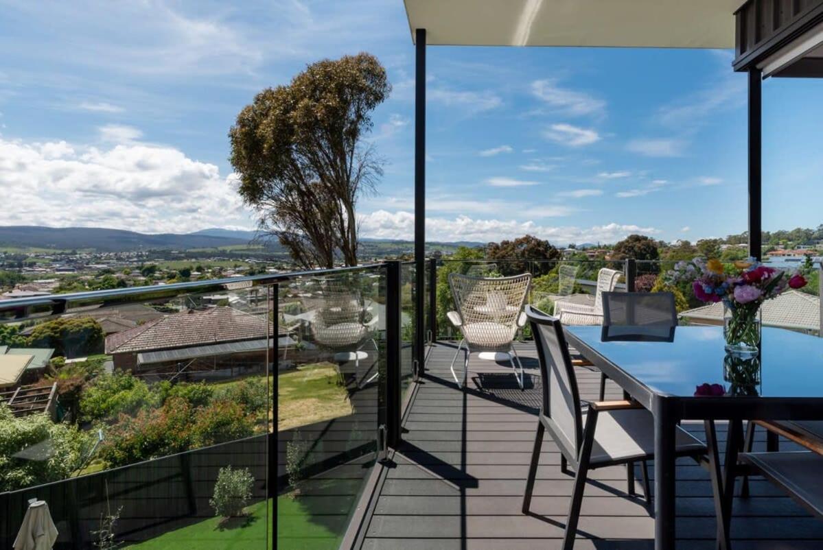 Impressively Spacious Modern & Convenient Holiday home