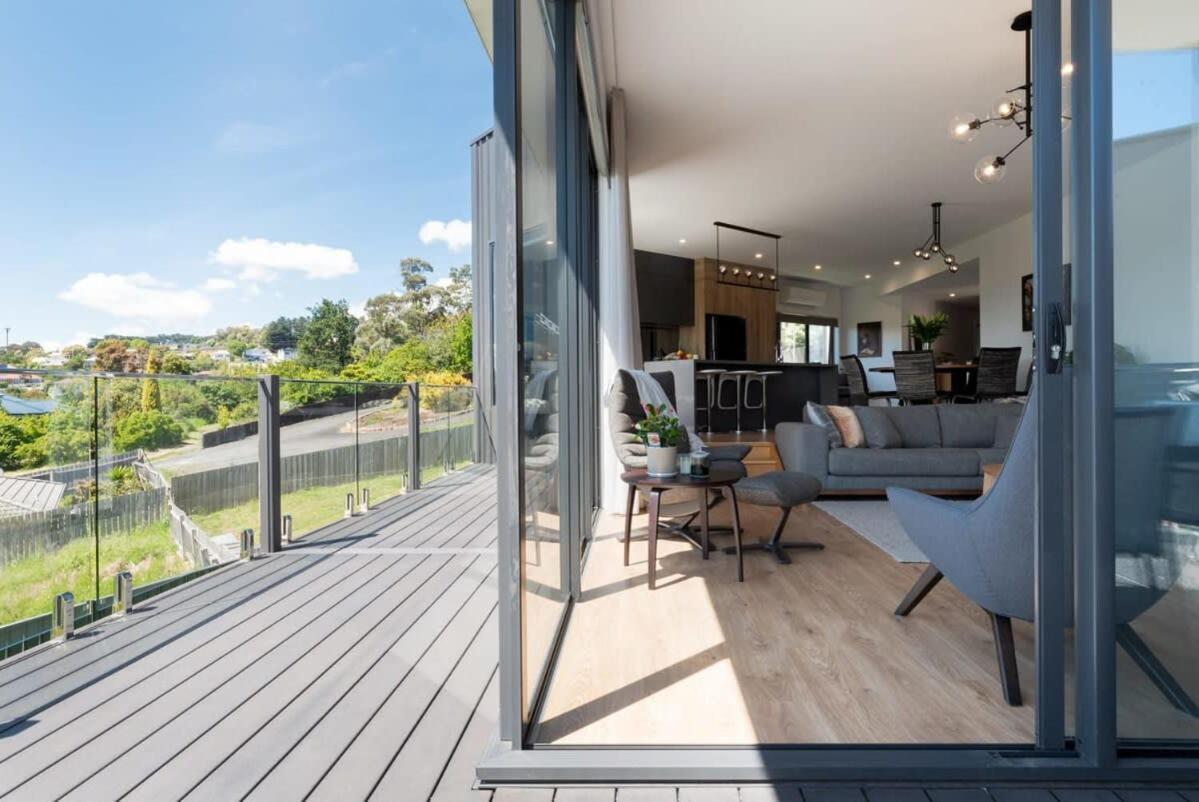 Impressively Spacious Modern & Convenient Holiday home *