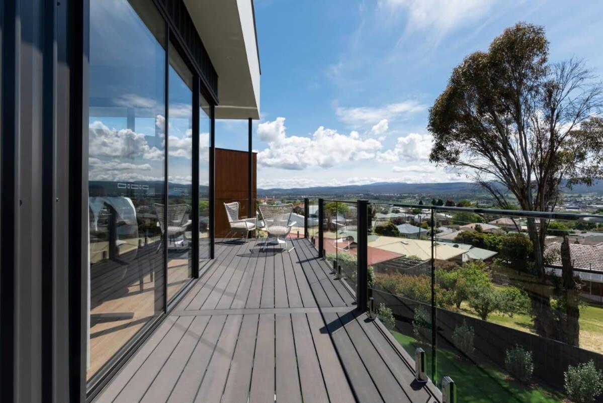 Impressively Spacious Modern & Convenient Holiday home Launceston