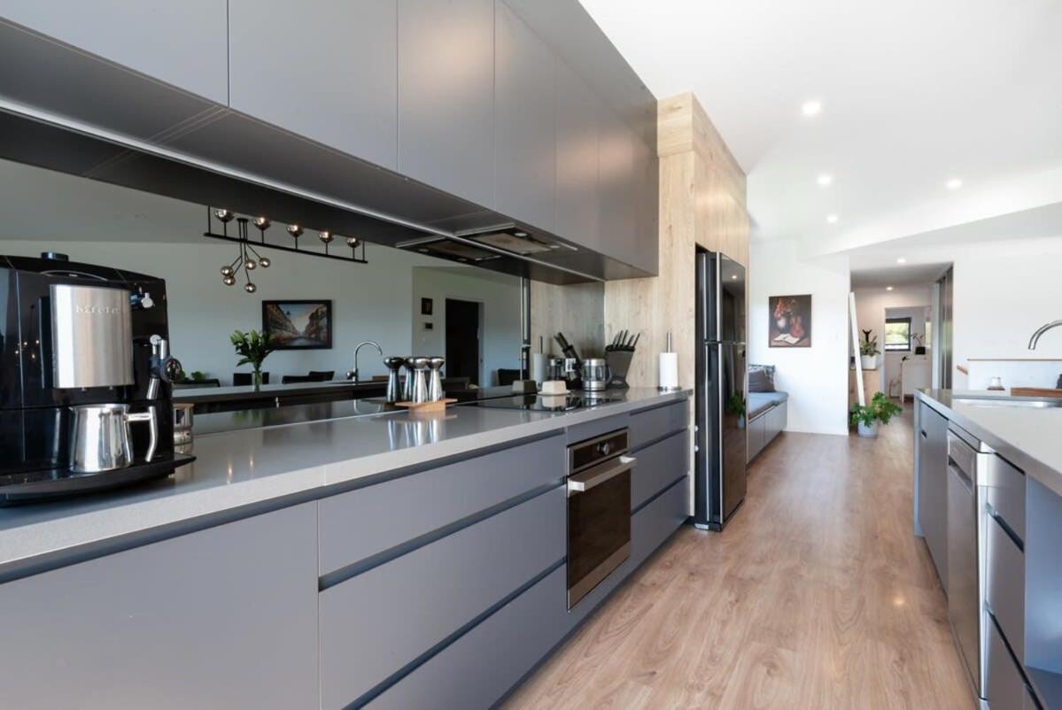 Impressively Spacious Modern & Convenient Holiday home