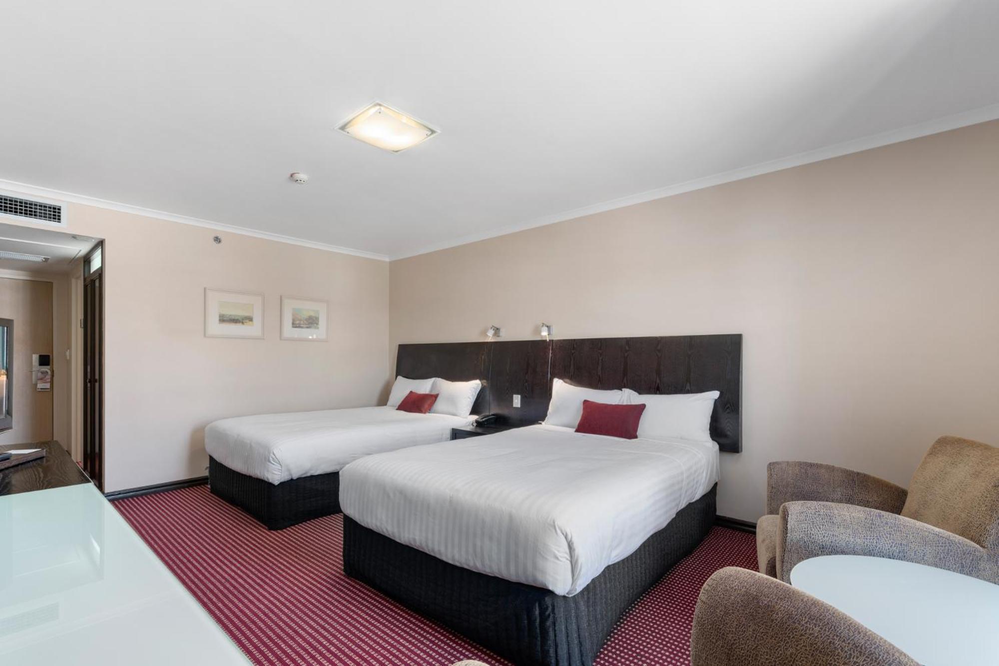 Grand Chancellor Hotel 4*