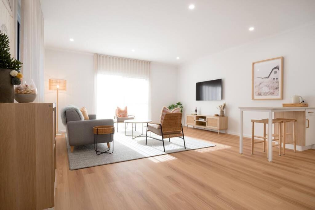 Dovecote - Luxury * Launceston