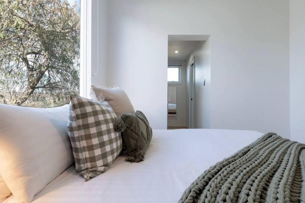 Victoria's On High - 3 Bedroom With Views Holiday home Launceston