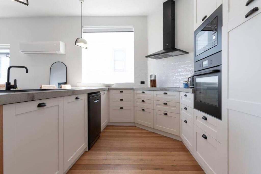 Victoria's On High - 3 Bedroom With Views