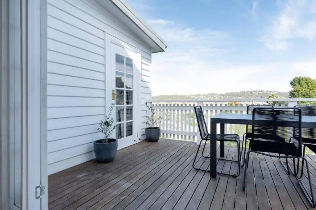 Victoria's On High - 3 Bedroom With Views Holiday home Launceston