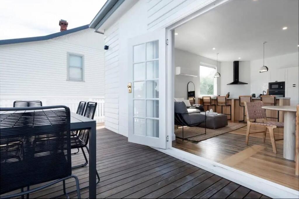 Victoria's On High - 3 Bedroom With Views Holiday home Launceston