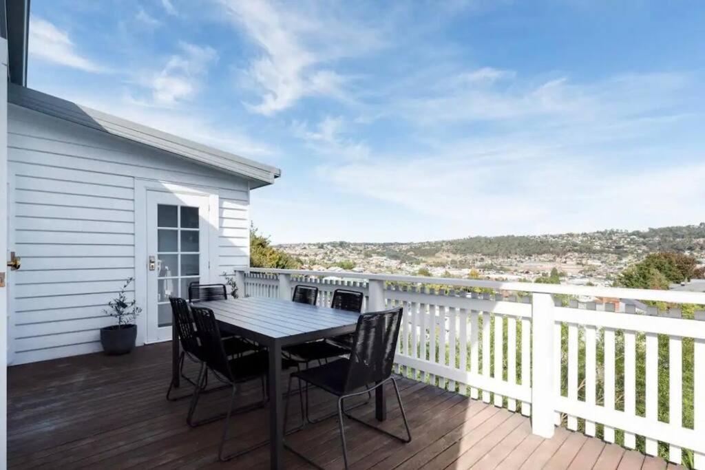 Victoria's On High - 3 Bedroom With Views Holiday home *