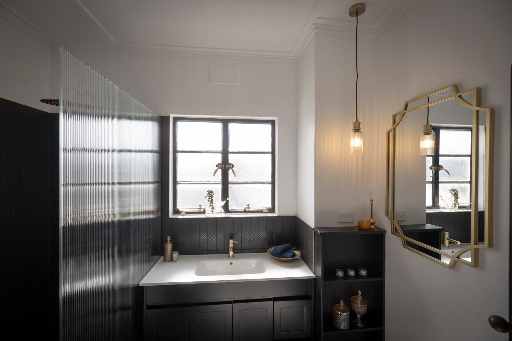 La Banque, Art Deco Elegance Apartment