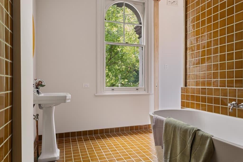 Le Salon Luxury With Free Parking Apartment Launceston