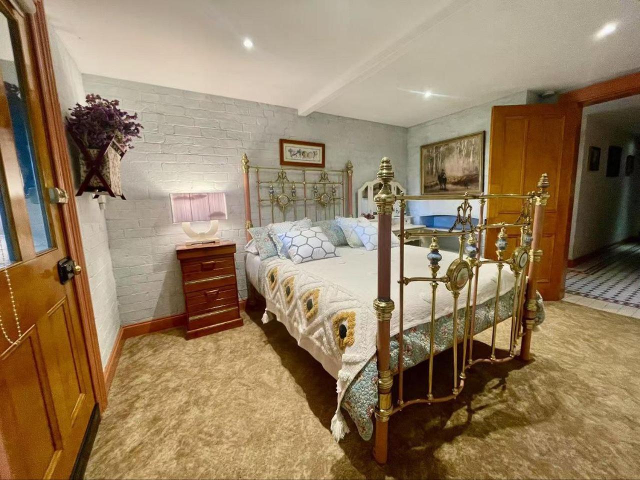 Apartment Elsmere Heritage Gardens & *