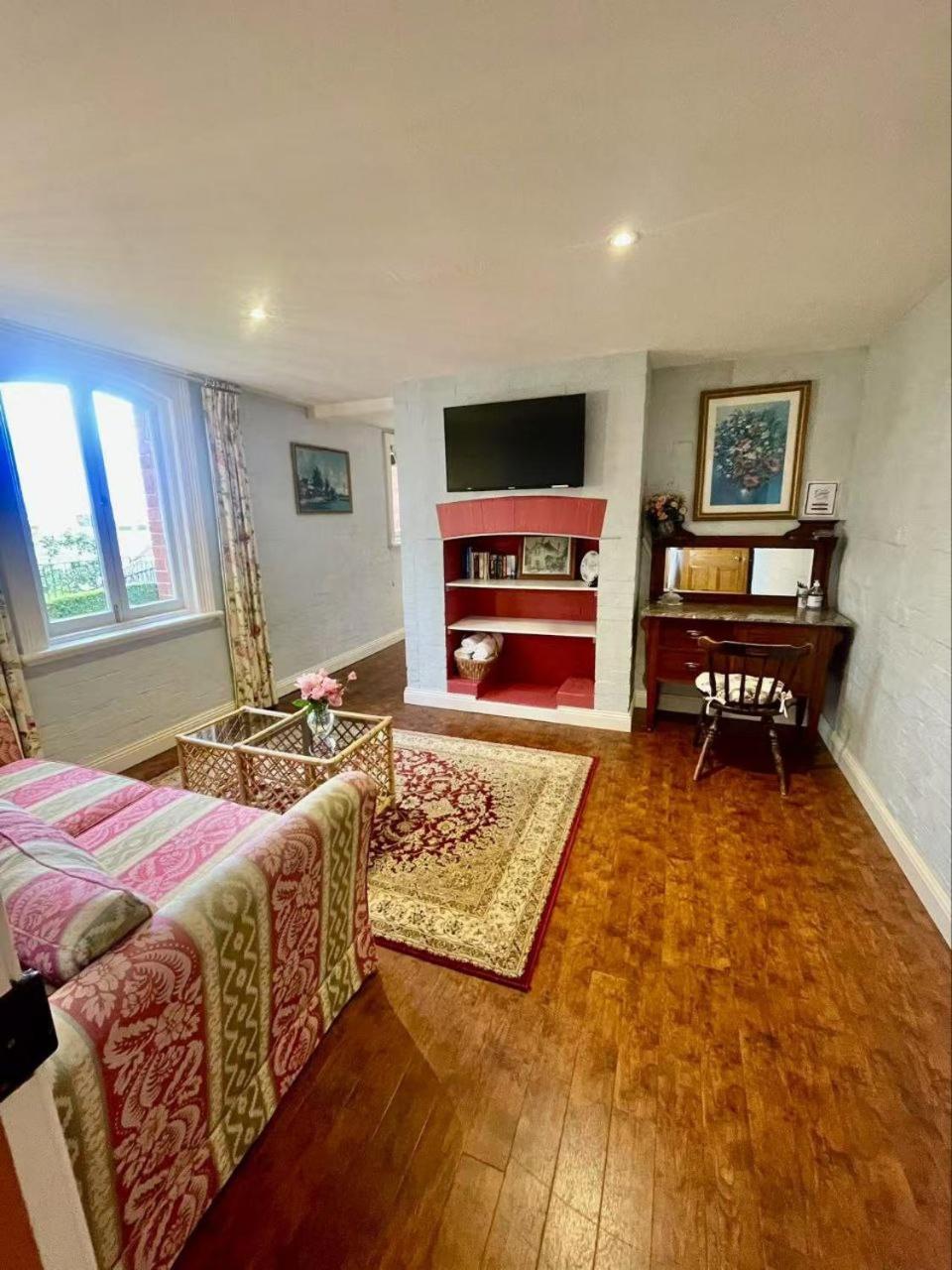Apartment Elsmere Heritage Gardens &