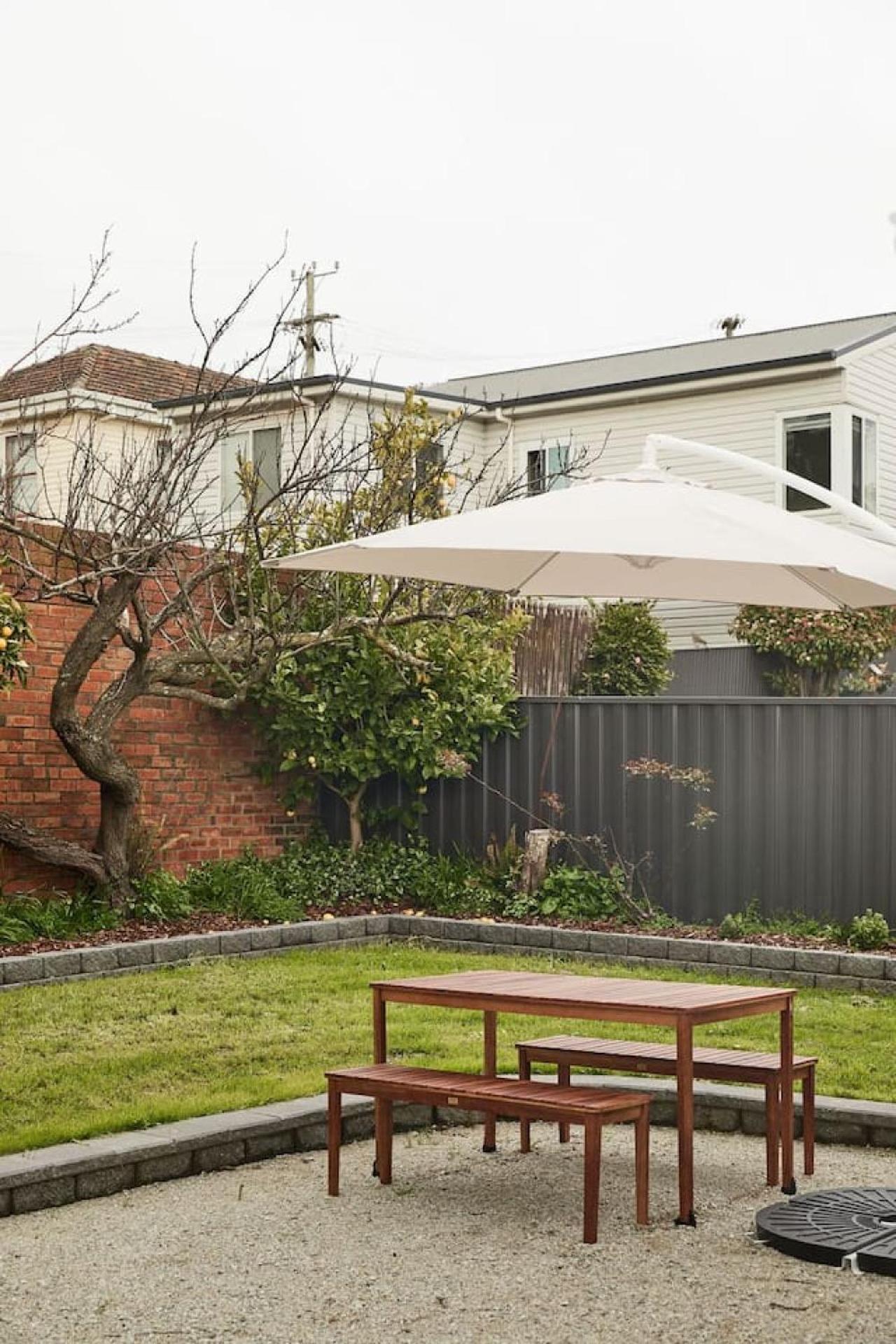 Mid-century Modern Retreat * Launceston