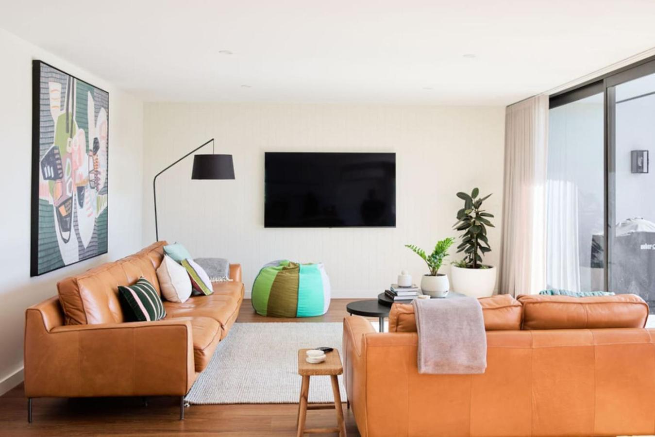 Light-filled Escape, Walk To Cafes And Parking Holiday home Launceston