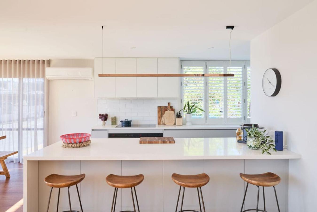 Holiday home Light-filled Escape, Walk To Cafes And Parking *