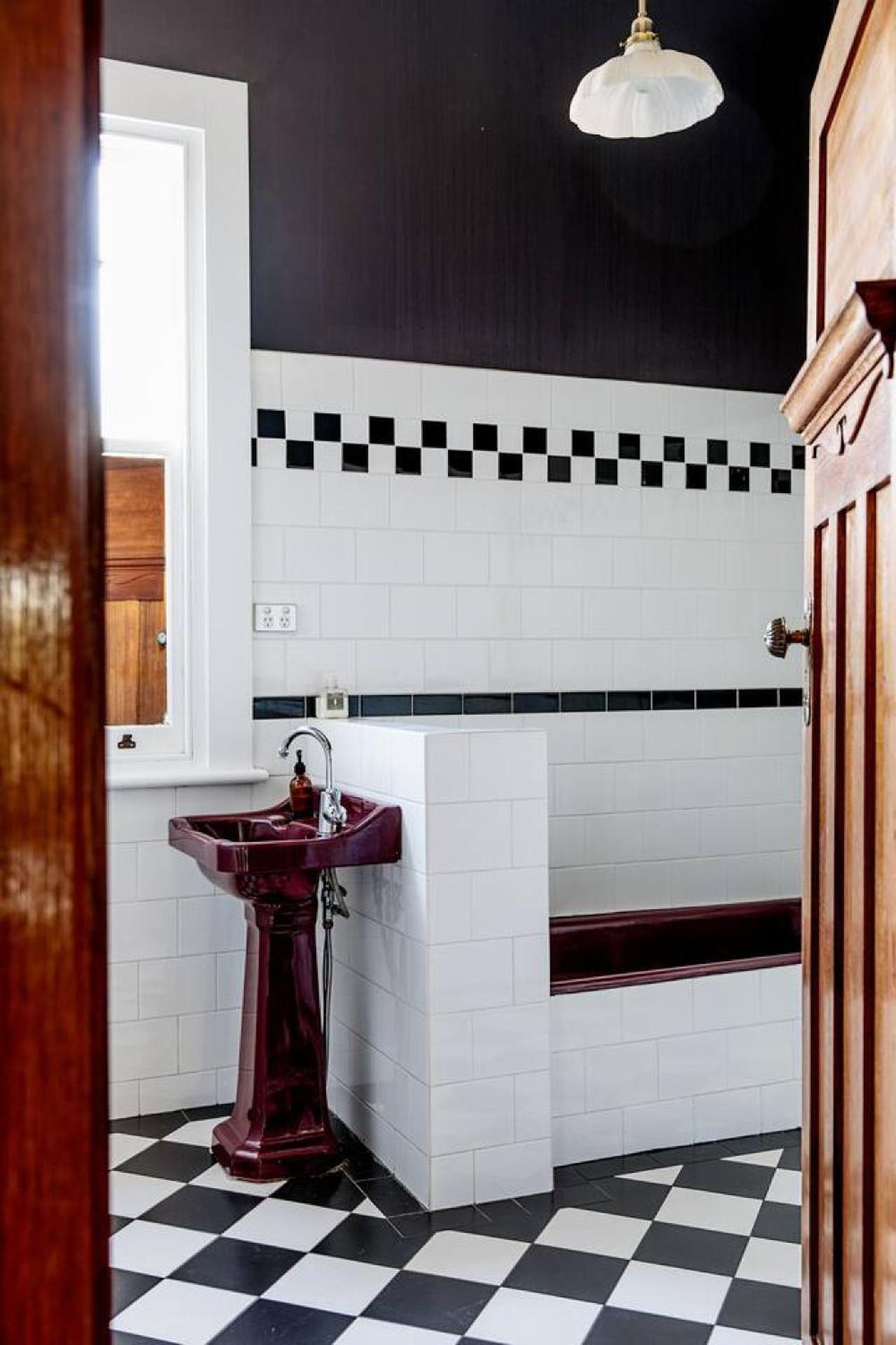 Large Sanctuary With Fireplace * Launceston