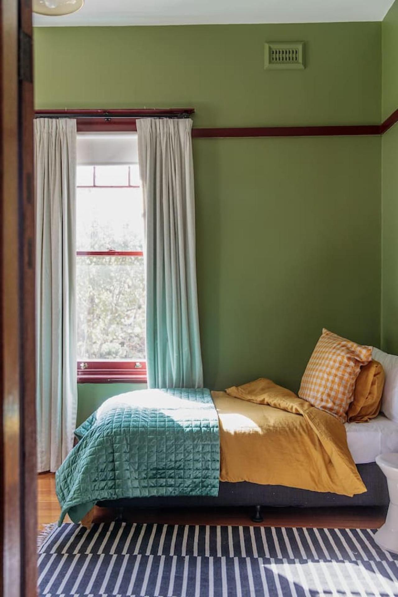 Large Sanctuary With Fireplace * Launceston