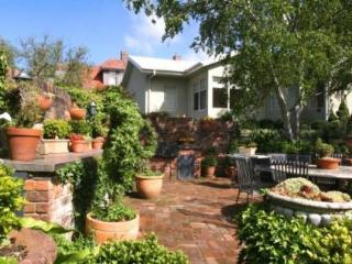 Apartment Topiary Haven *