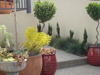 Topiary Haven Apartment