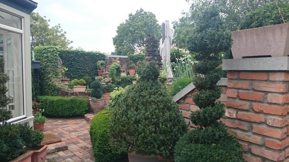 Topiary Haven Apartment
