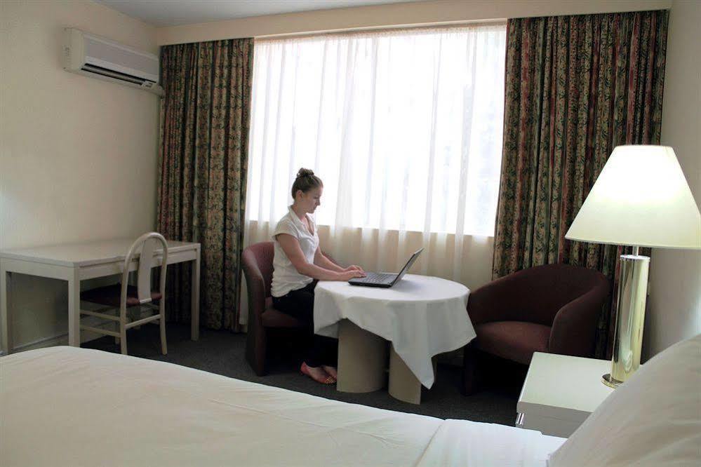 Sandors On The Park Hotel 3*