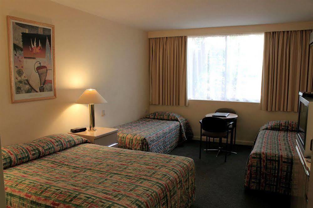 Sandors On The Park Hotel