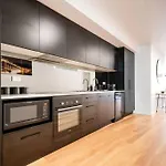 Central Modern 2 Bedroom With Wifi