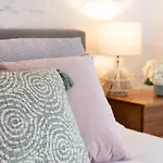Little City Cottage With Free Onsite Parking