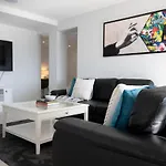 City Escape - Stylish Apartment With Views