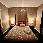 Renovated Cottage Near Cataract Gorge Launceston