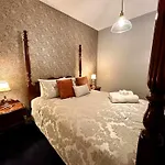 Renovated Cottage Near Cataract Gorge Launceston