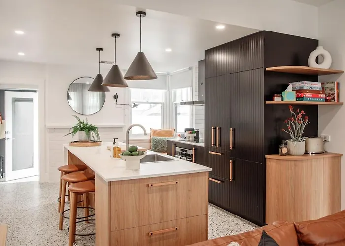Mulgrave Street Cottage- Renovated Comfort