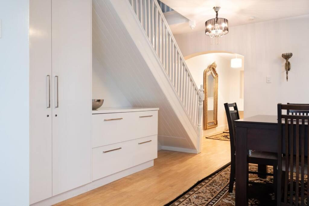 A Modern With Old-world Charm In Bathurst *