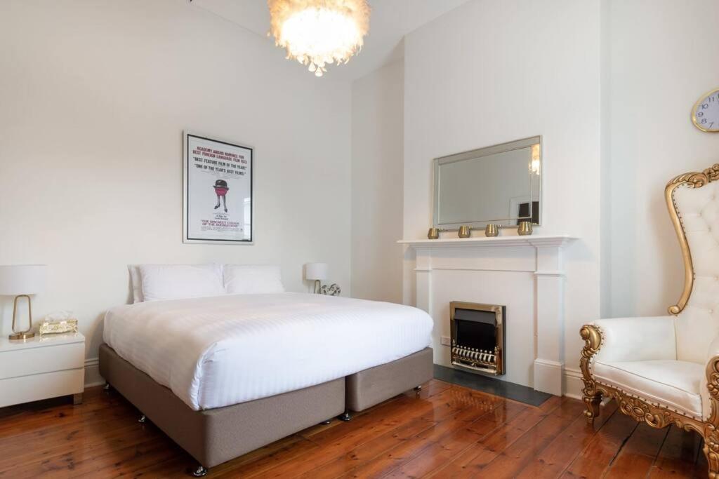A Modern With Old-world Charm In Bathurst
