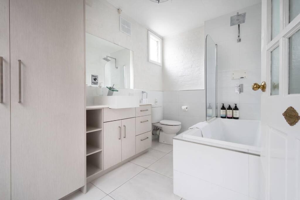 A Modern With Old-world Charm In Bathurst