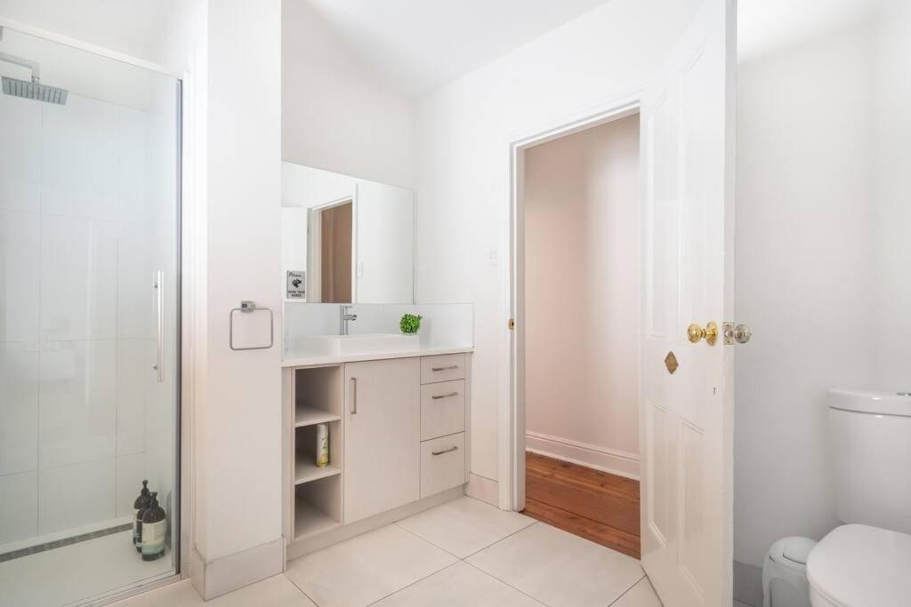 A Modern With Old-world Charm In Bathurst *