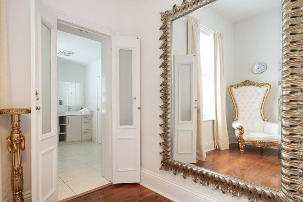 A Modern With Old-world Charm In Bathurst * Launceston