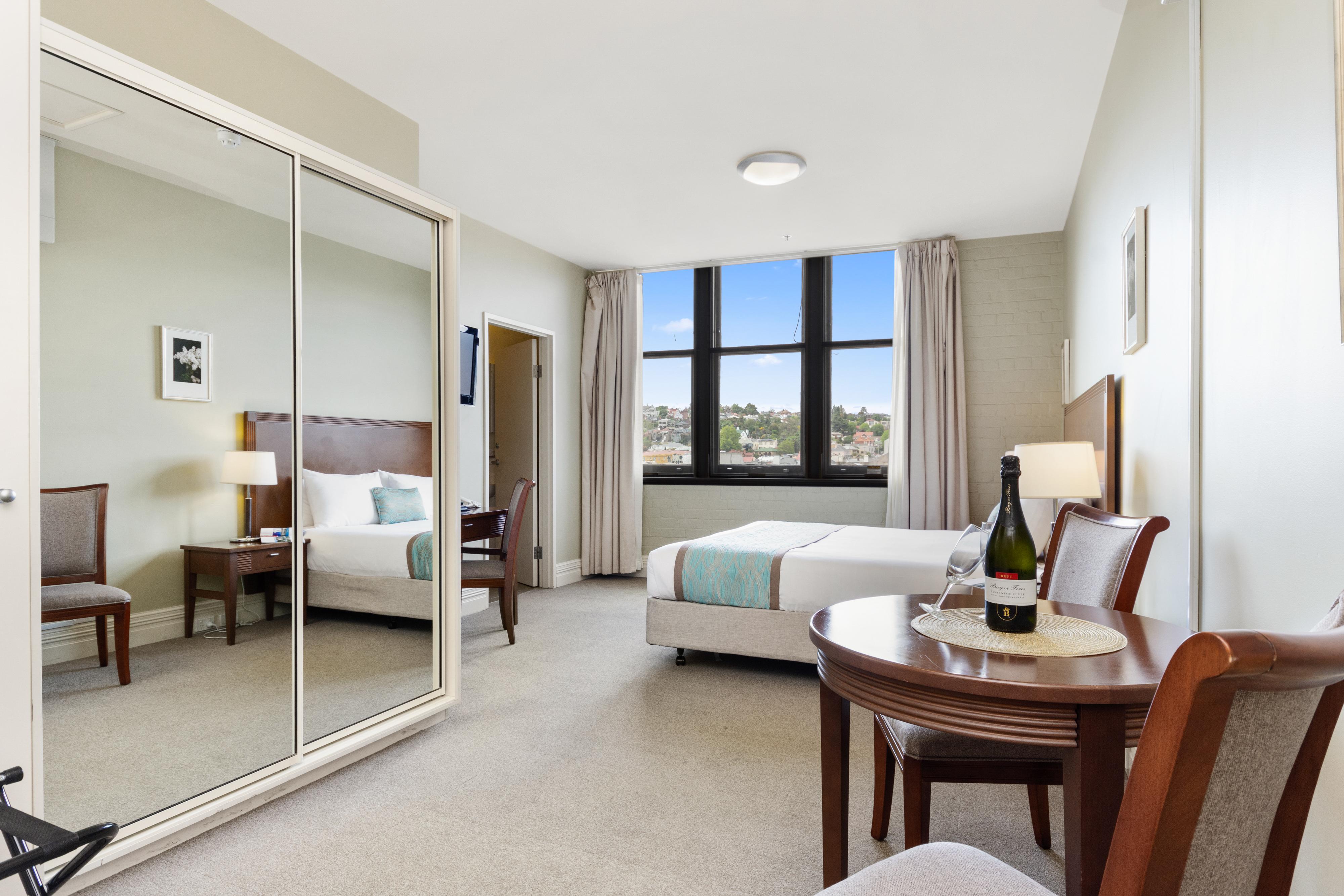 Aparthotel Official 4*
