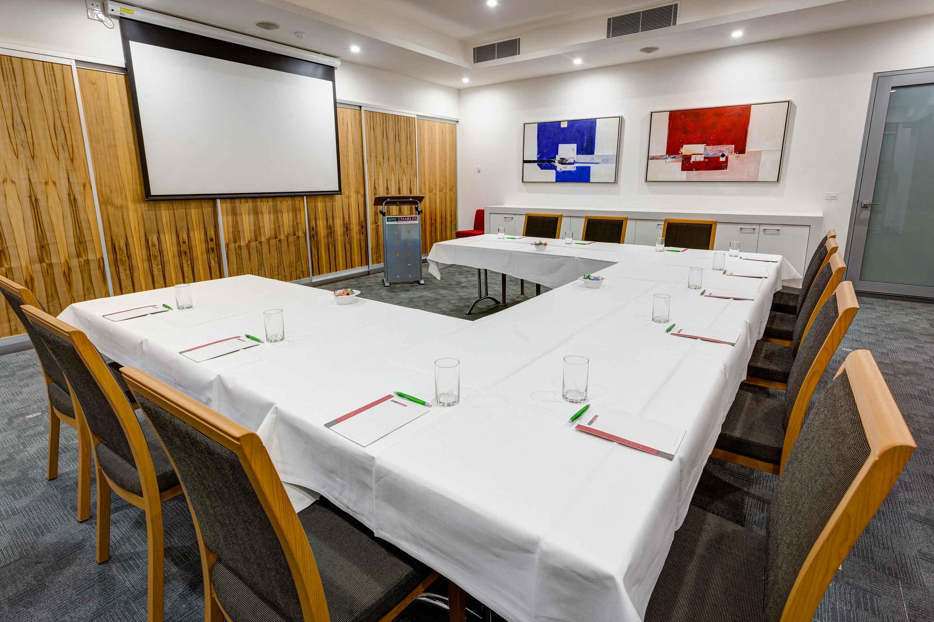Hotel Mantra Charles 4*
