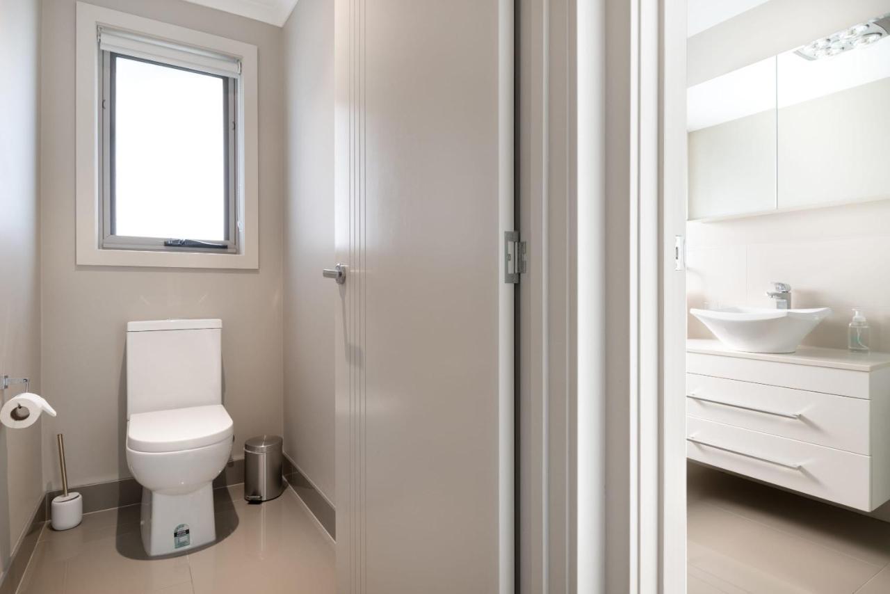 Cute And Cosy 2 Bedroom Unit In Summerhill Apartment